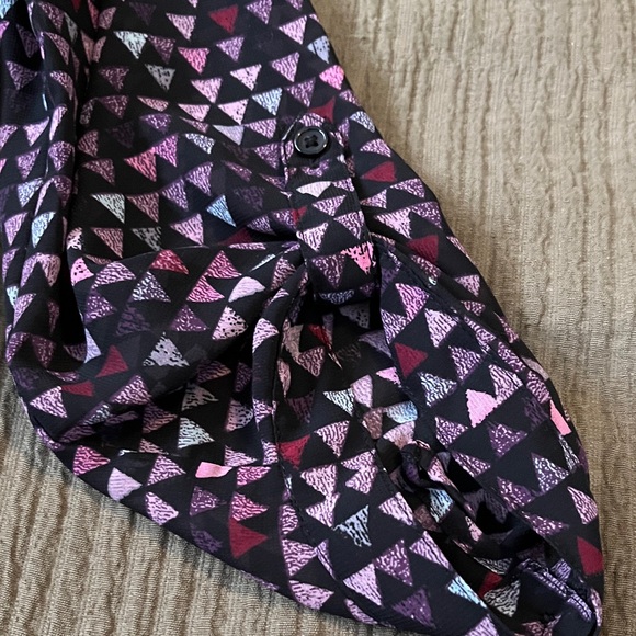 Women's Geometric Patterned Top - Picture 4 of 4